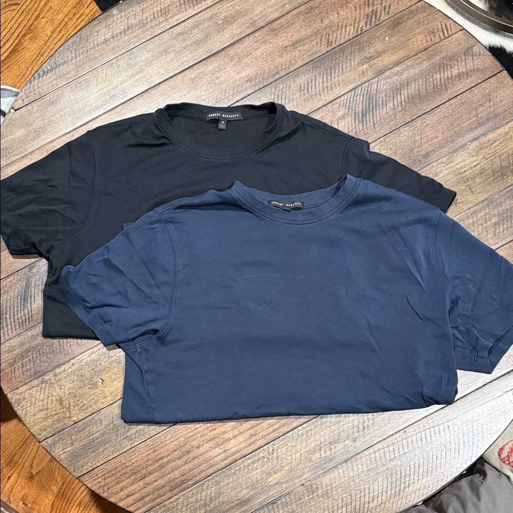 Robert Barakett Men’s T-Shirt Bundle (2 Pack) – Size M – Black & Blue – EUC